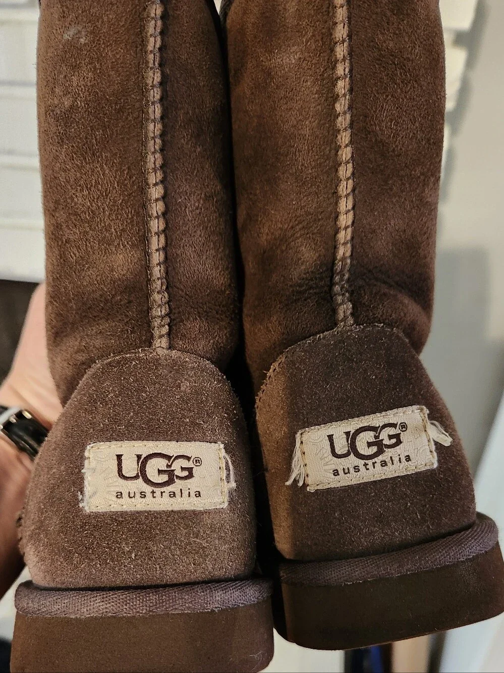 UGG Youth Short Suede Boots in Brown,size 5